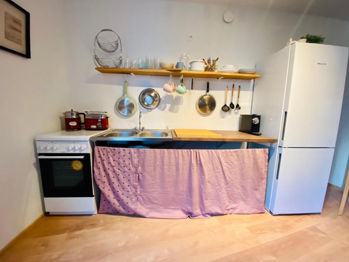 Cozy & Charming City Apartment Вена Экстерьер фото
