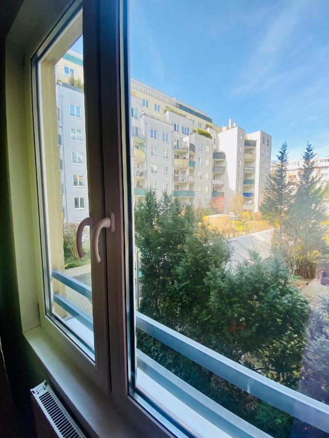 Cozy & Charming City Apartment Вена Экстерьер фото